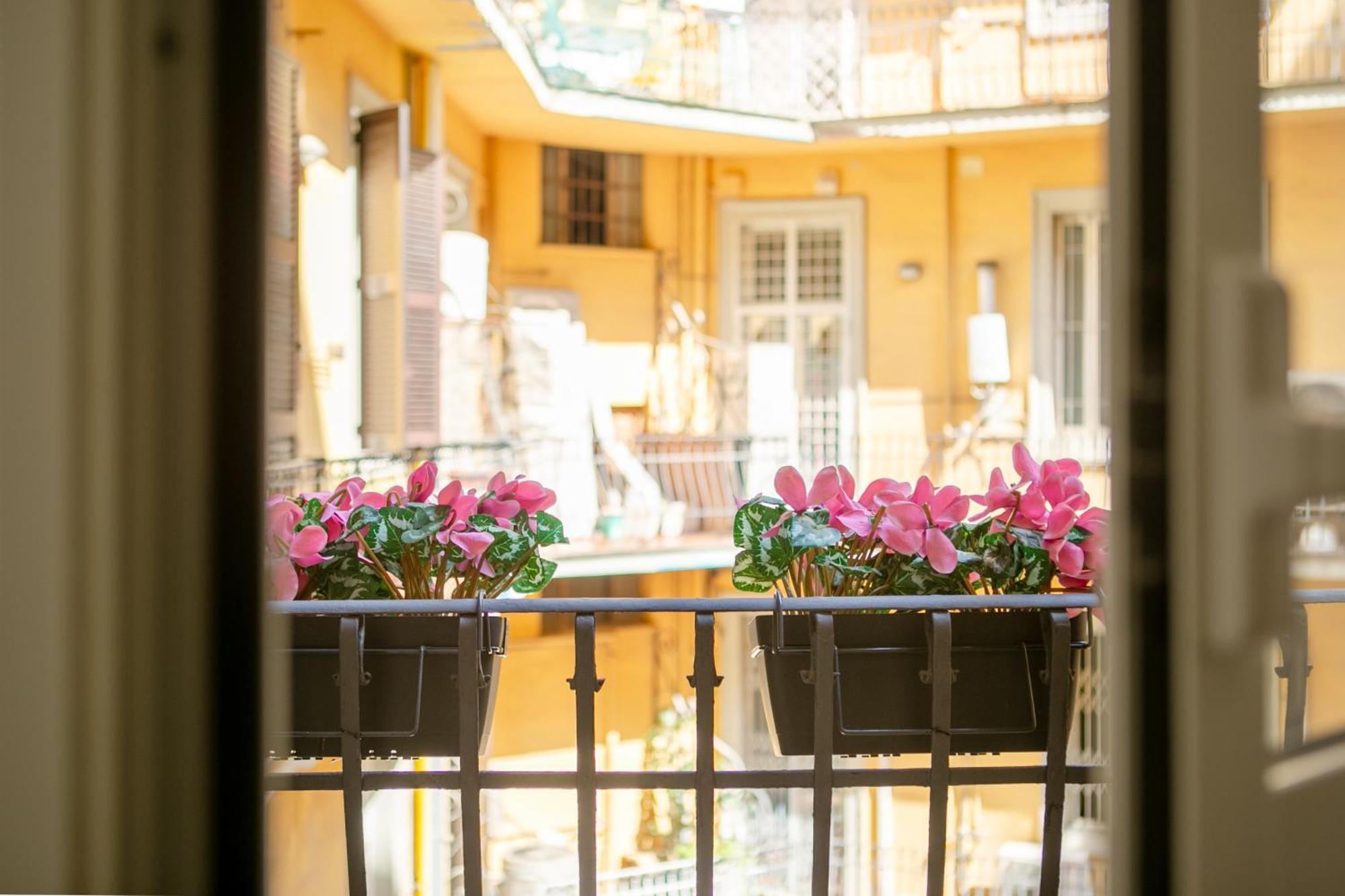 Parisi Apt Rome Luaran gambar